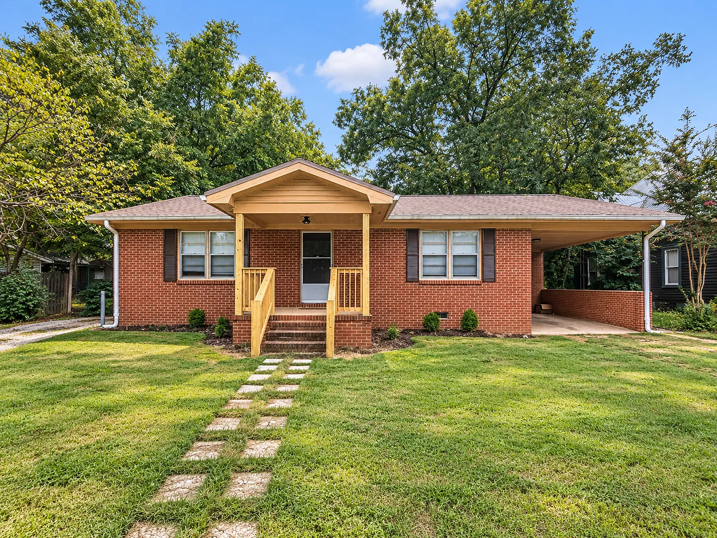 3 bed, 1.5 bath, 1200 sqft, $1,995 — Photo 1