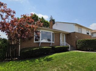 920 Park Dr, Melrose Park, IL 60160