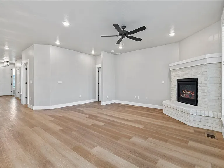 1911 W Wind Drift St — Photo 19