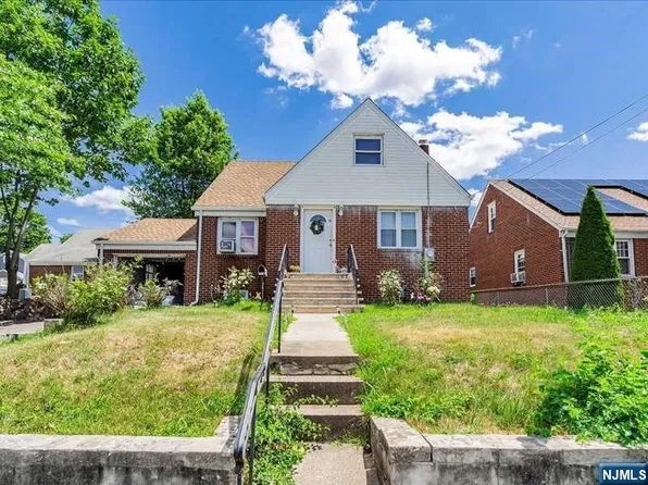725 Mola Blvd, Elmwood Park, NJ 07407