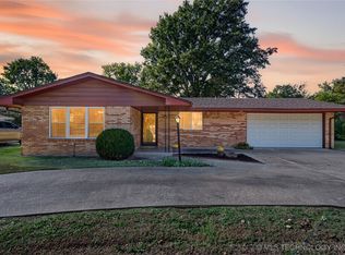 1425 S Madison Blvd, Bartlesville, OK 74006