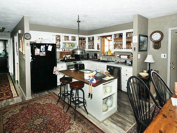 3rd image of 125 Shepherd Ln