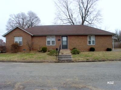 116 W Hadley St, Aurora, MO, 65605
