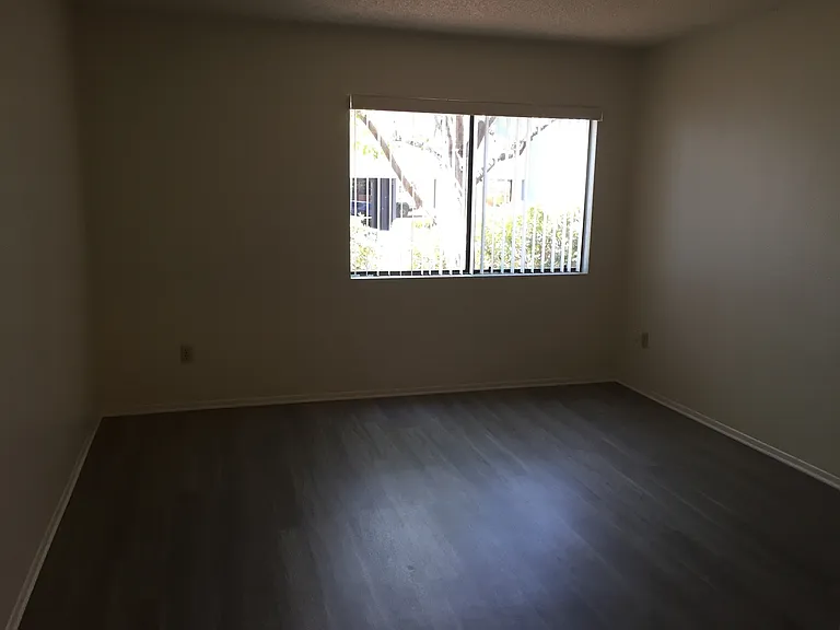 5245 Wood St #L — Photo 13