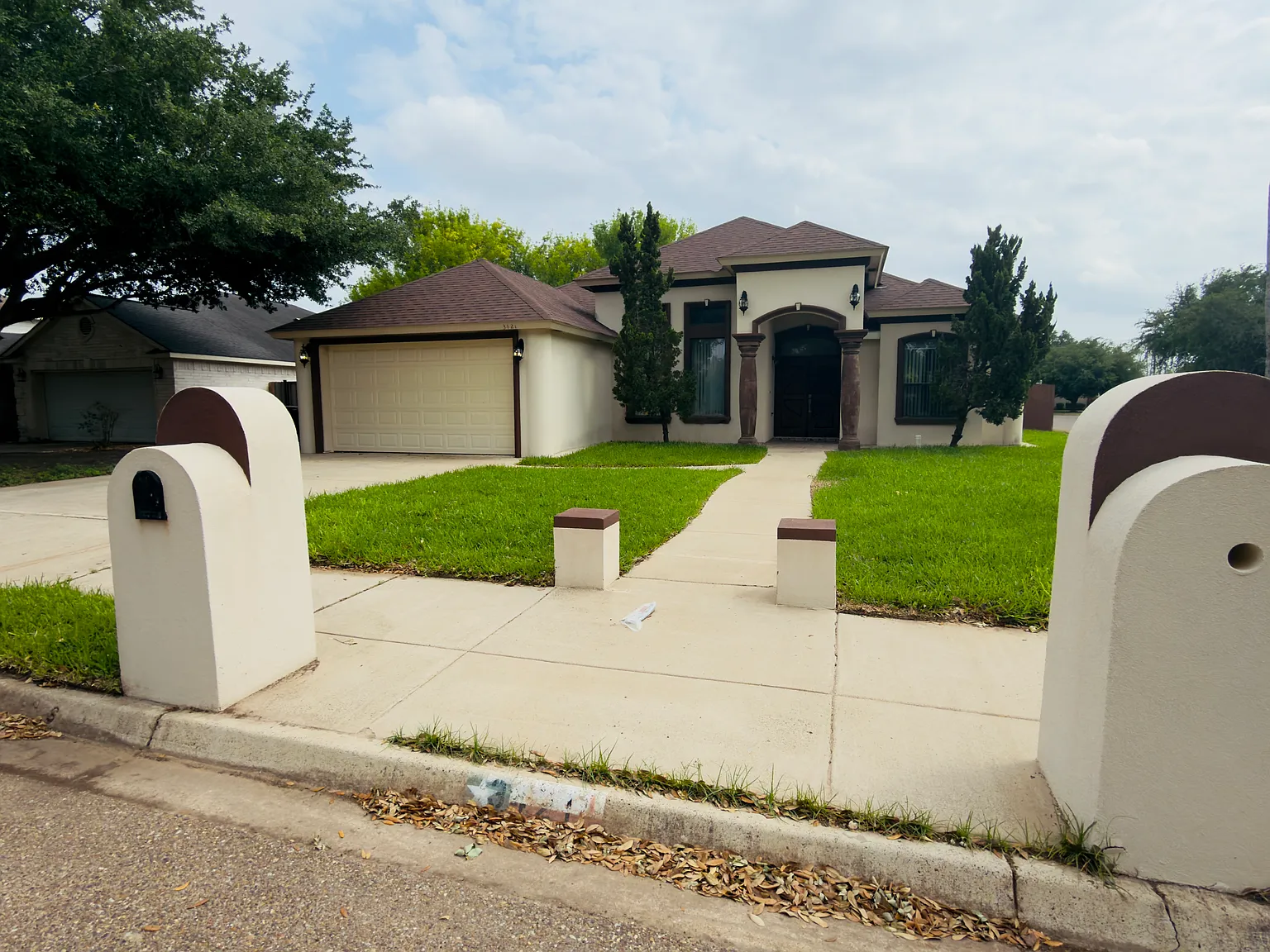 3 bed, 2.5 bath, 2075 sqft, $1,950 — Photo 2