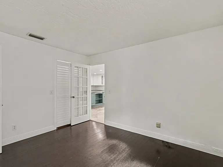 115 11th Ave — Photo 16