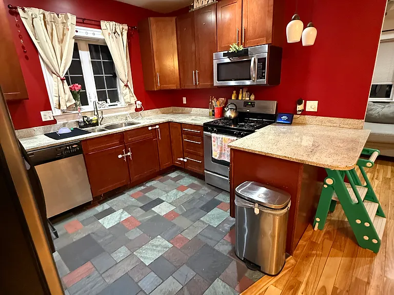 57 Lincoln St #1 — Photo 2