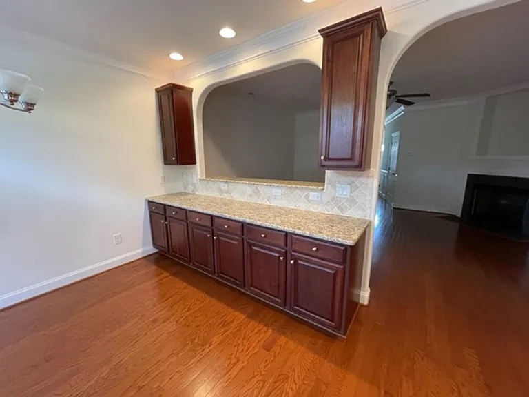 2823 Grove Park Dr — Photo 8