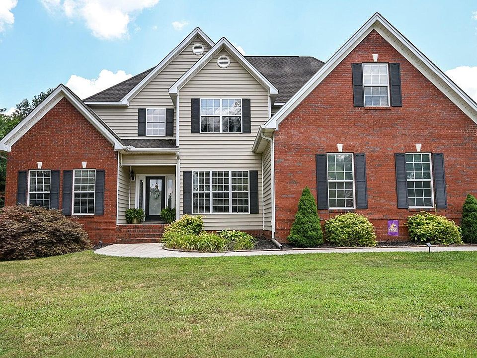 1st image of 120 Meadowwood Cir NE