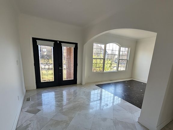 2nd image of 4533 Biltmore Pl