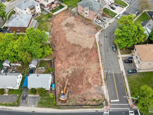 849-853 Pleasantview Ter, Ridgefield, NJ 07657