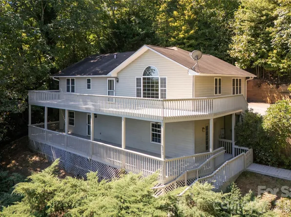219 Greens View Dr, Horse Shoe, NC 28742