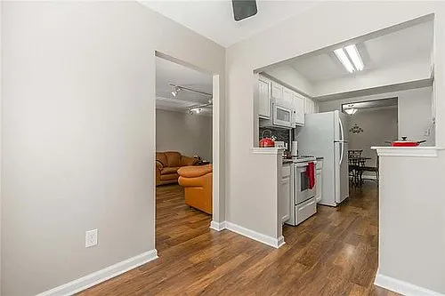 2 bed, 1300 sqft, $1,750 — Photo 3
