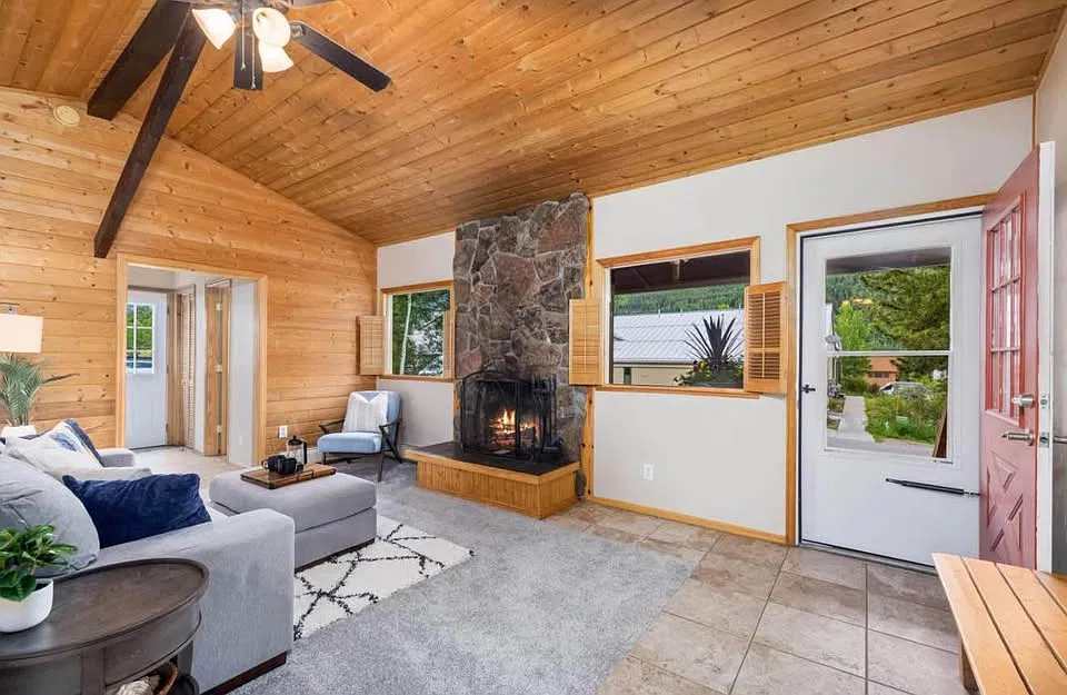 5 bed, 2.5 bath, 1853 sqft, $1,100 — Photo 2