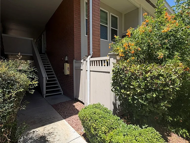 650 Oakmont Ave #2113 — Photo 1