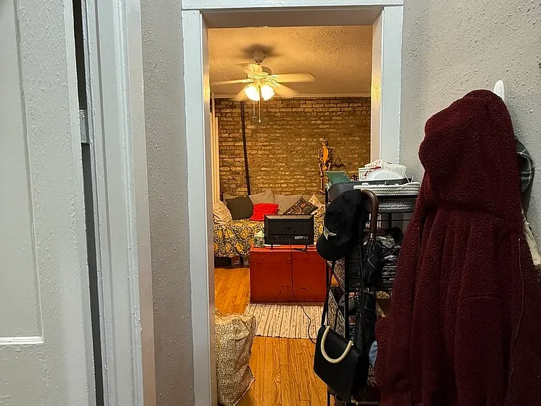 713 W Barry Ave #S2 — Photo 3