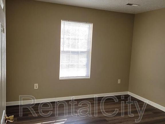 4th image of 2711 Hillside Dr