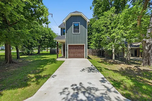 931 W Collins St Photo 1