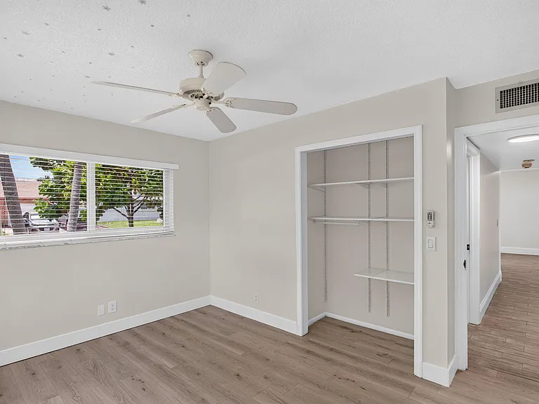 6410 NW 34th Ave — Photo 16