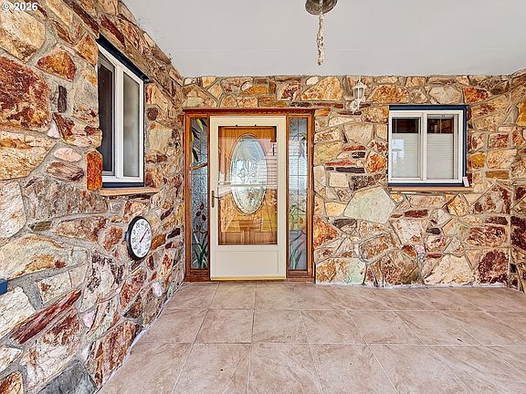 4th image of 429 Buena Vista Loop