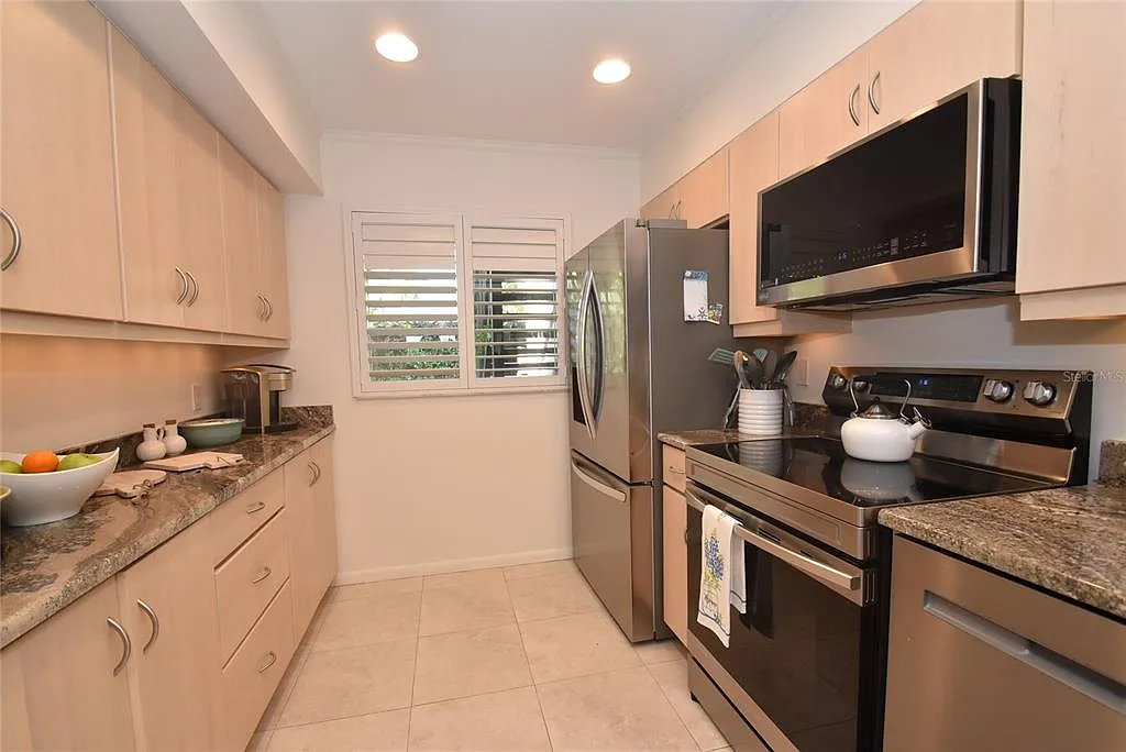2 bed, 2.0 bath, 1216 sqft, $2,500 — Photo 2
