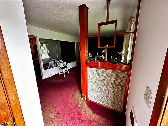 4th image of 218 Gayle Dr