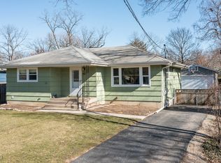 4623 Roslyn Rd, Downers Grove, IL 60515