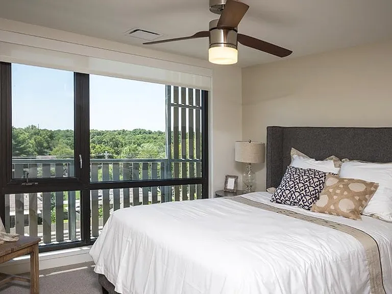 Elevate your living at Farmers Park Apartments, where modern comfort meets stunning views. Enjoy spacious interiors and stylish finishes in this vibrant community. Schedule your tour today and make this your new home!