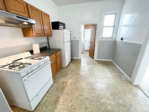 2nd image of 1249 Green St