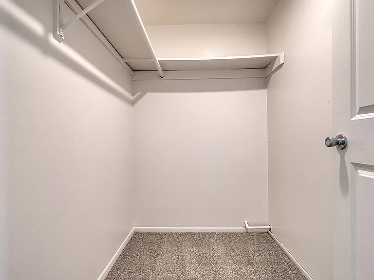 Wood Creek Apartments — Photo 39