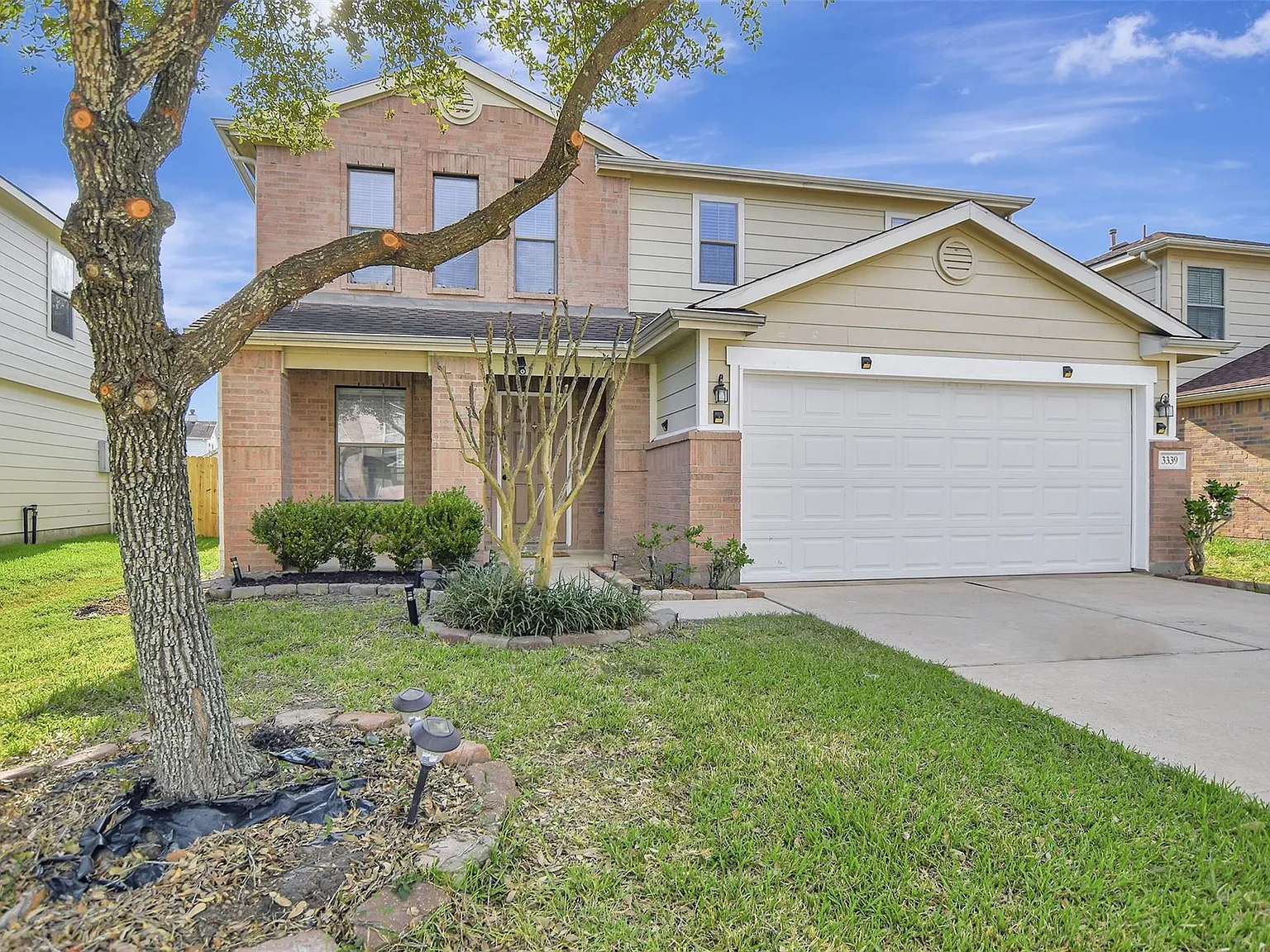 3 bed, 2.5 bath, 2132 sqft, $2,100 — Photo 3