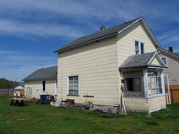 3rd image of 914 E 1st St
