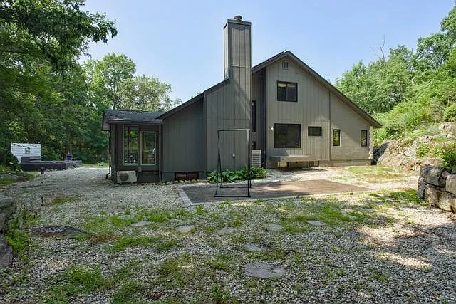 329 Glen Rd — Photo 8