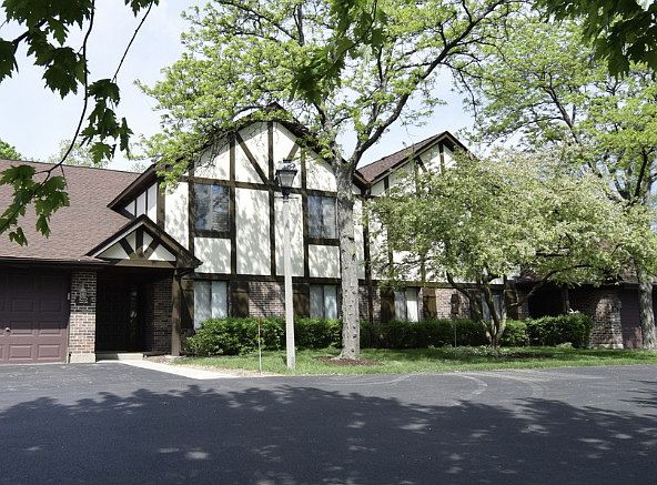 1st image of 1022 Lakeland Ct APT 2A
