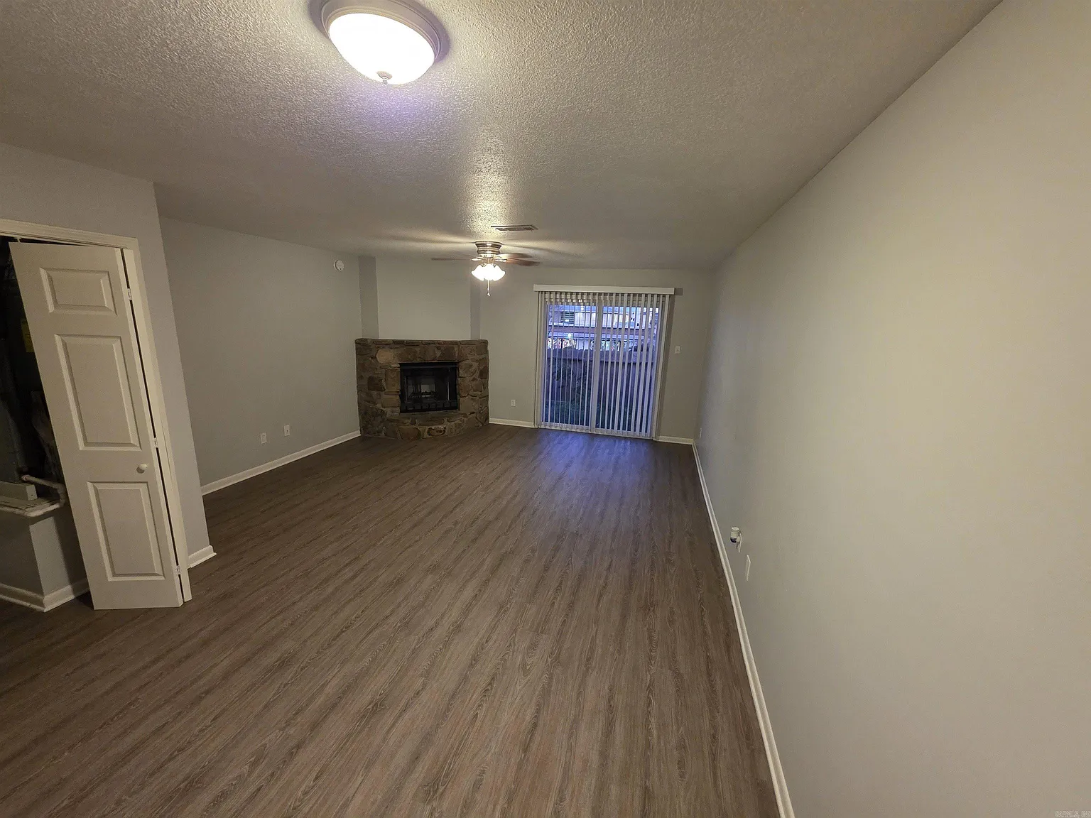 2 bed, 1.5 bath, 875 sqft, $1,000 — Photo 4