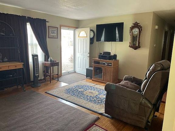 4th image of 207 Locust St