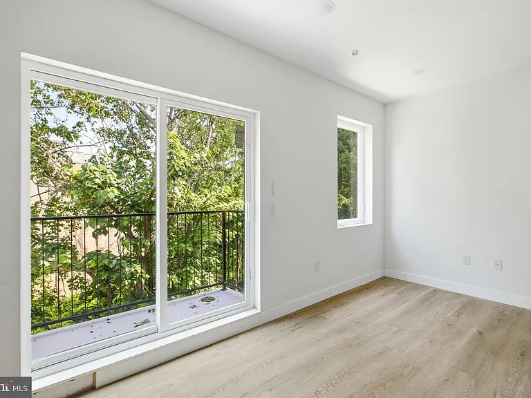 613 N Brooklyn St #10 — Photo 11