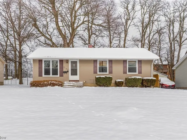 3102 Sunnybrooke Dr, Youngstown, OH 44511