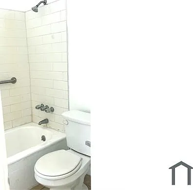 945 E Jefferson Blvd — Photo 10