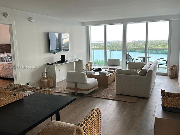 2nd image of 100 Bayview Dr APT 1521