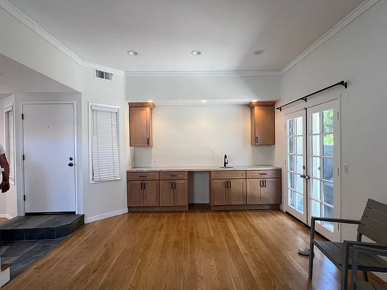 821 W 15th St #3D — Photo 11