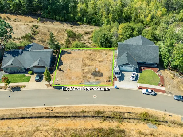 1262 Green Valley Dr, Cave Junction, OR 97523