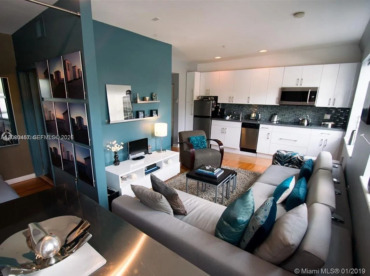 Hamilton Condo — Photo 2