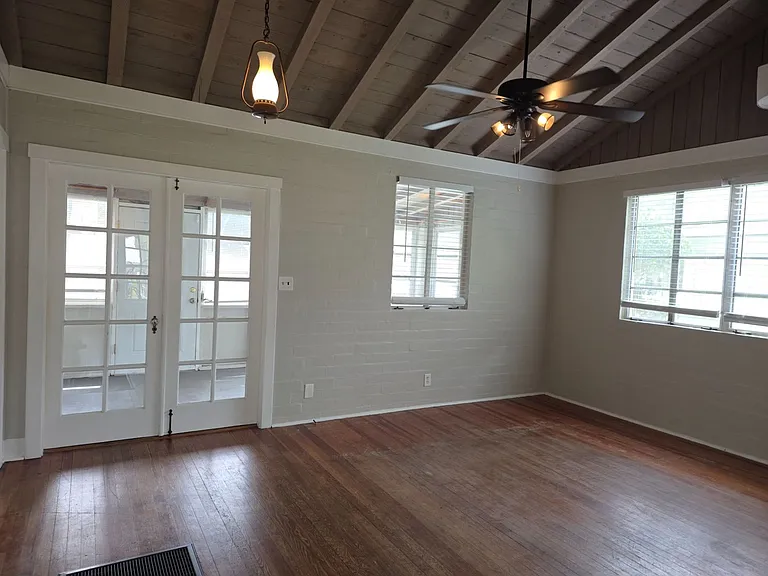 747 Maryland Ave — Photo 6