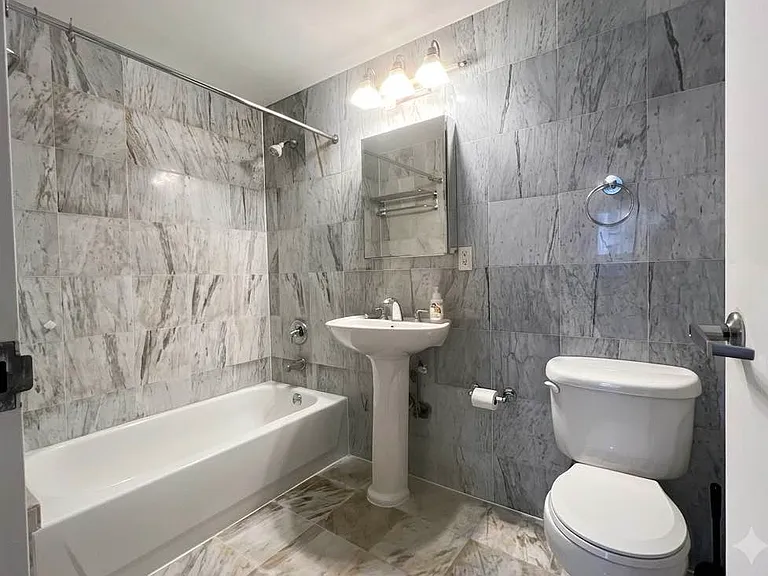 225 E 58th St #3C — Photo 6