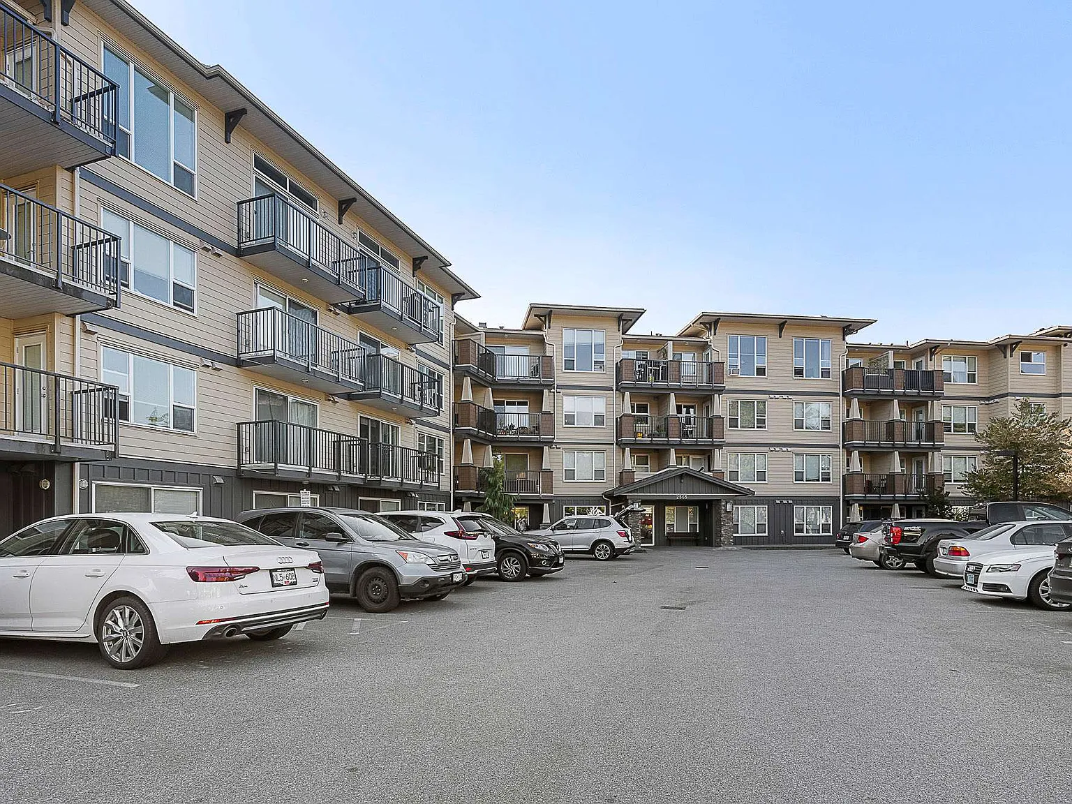 1 bed, 700 sqft, $4,350 — Photo 3