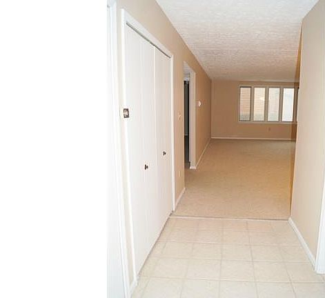 4th image of 924 Memorial Pkwy APT 101