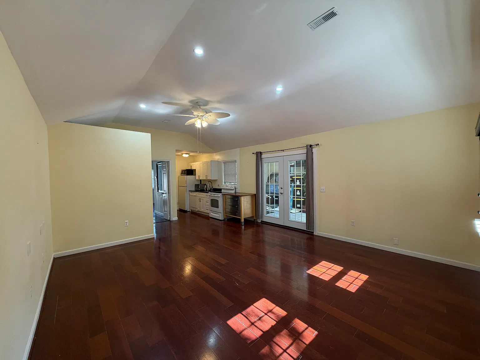 1 bed, 850 sqft, $1,795 — Photo 4