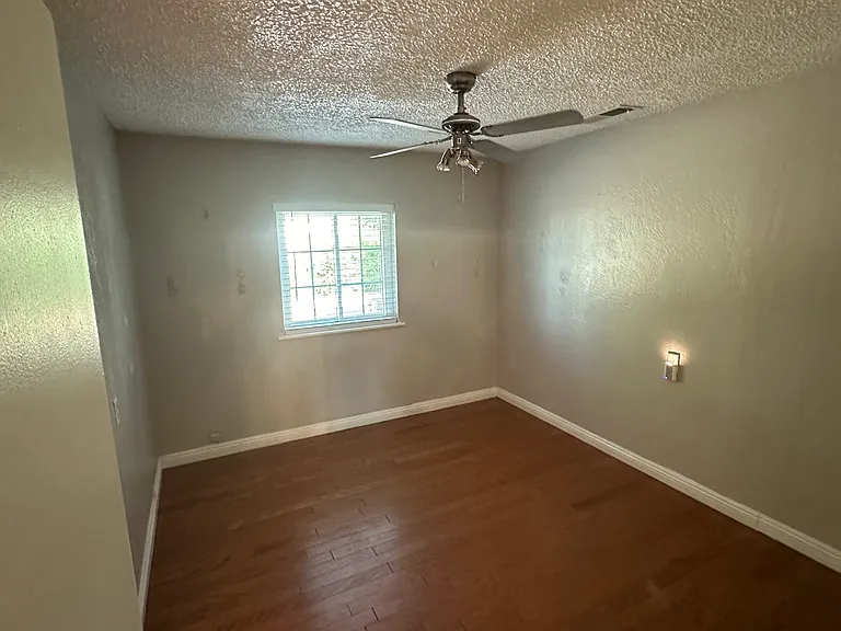 483 E Daleville Ave — Photo 23