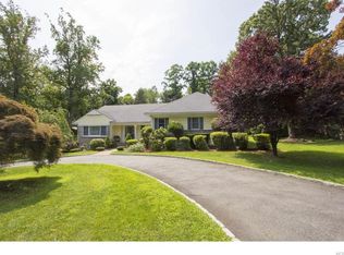 2 Cayuga Trl, Harrison, NY 10528